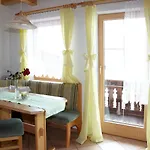 Haus Patricia アパート カルティッシュ